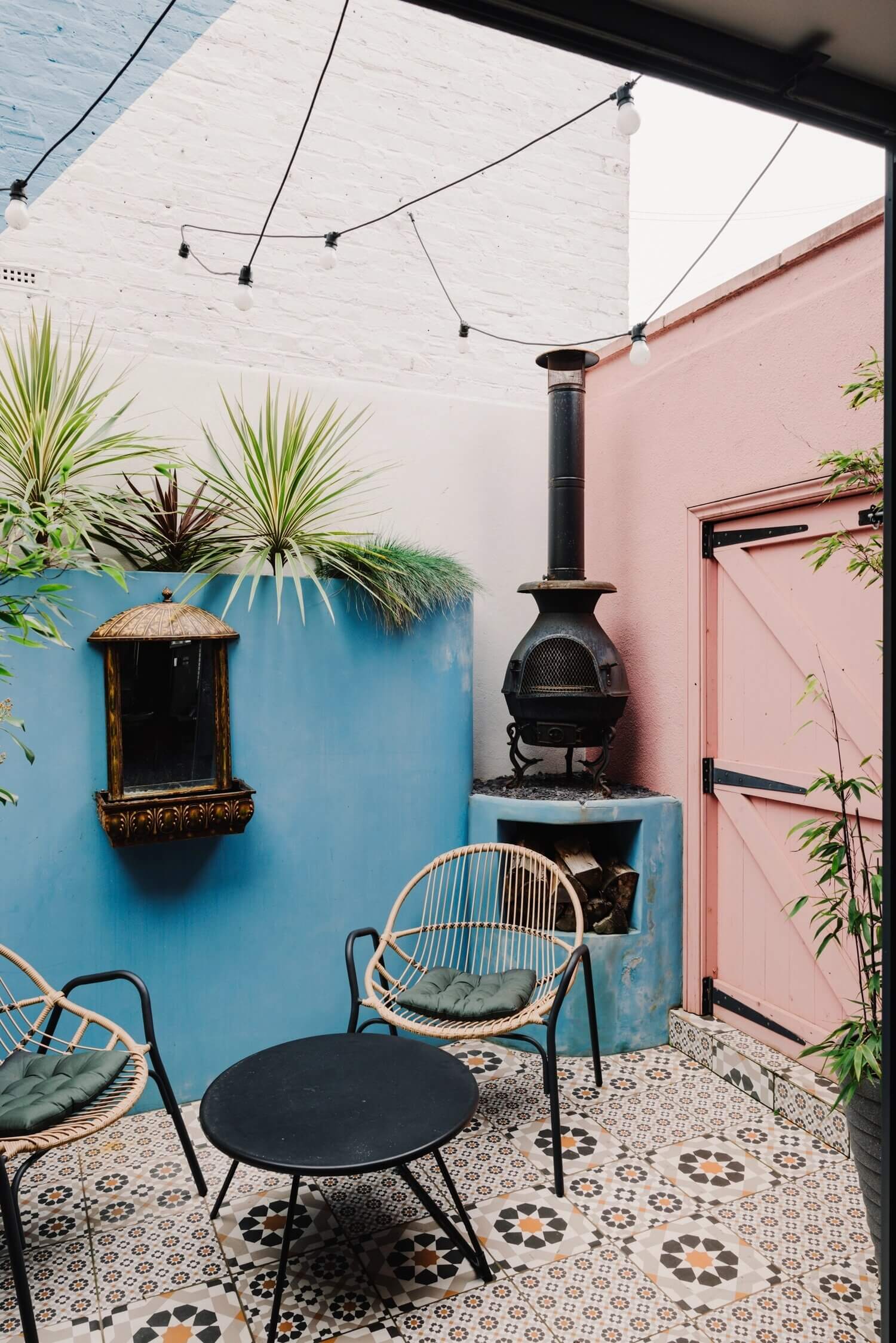 An Eclectic Narrow Blue House in London 8 AnEclecticBlueHouseinLondon TheNordroom7 An Eclectic Narrow Blue House in London
