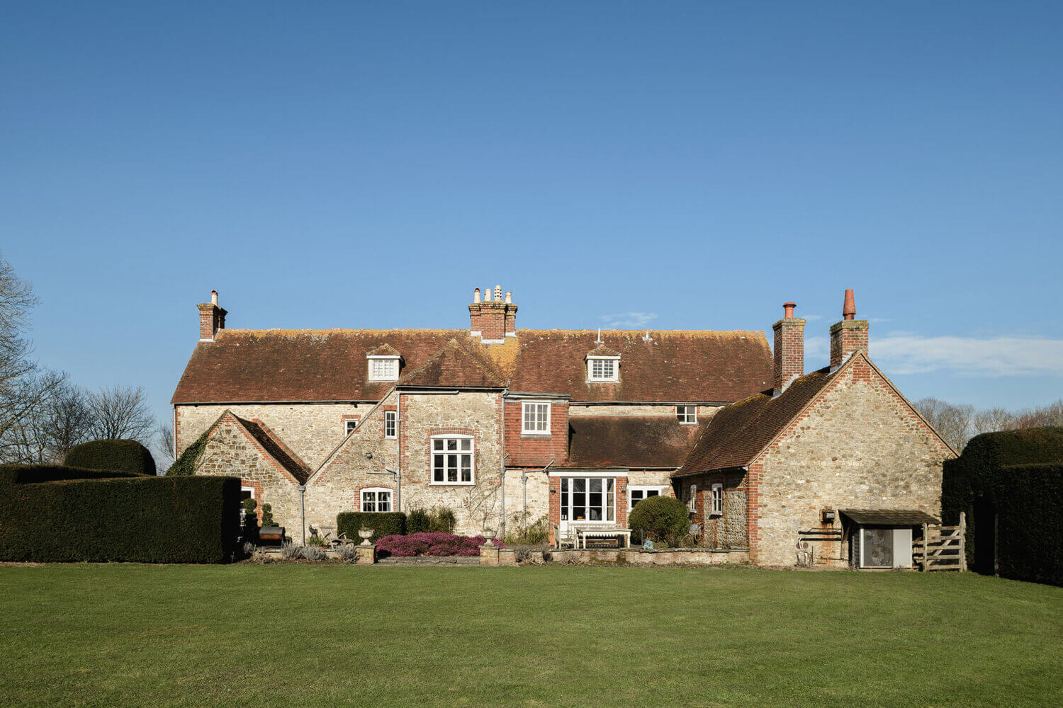Hunston Manor House: A Renovated 17th-Century Property in West Sussex 33 HunstonManorHouseARenovated17th CenturyPropertyinWestSussex The20 Hunston Manor House: A Renovated 17th-Century Property in West Sussex
