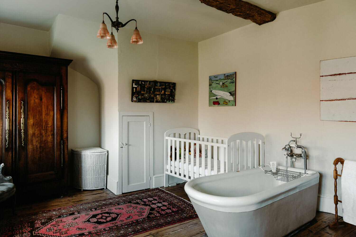 Hunston Manor House: A Renovated 17th-Century Property in West Sussex 20 HunstonManorHouseARenovated17th CenturyPropertyinWestSussex TheNordroom11 Hunston Manor House: A Renovated 17th-Century Property in West Sussex