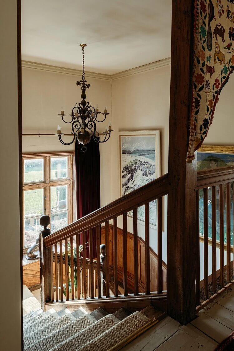 Hunston Manor House: A Renovated 17th-Century Property in West Sussex 15 HunstonManorHouseARenovated17th CenturyPropertyinWestSussex TheNordroom14grid Hunston Manor House: A Renovated 17th-Century Property in West Sussex