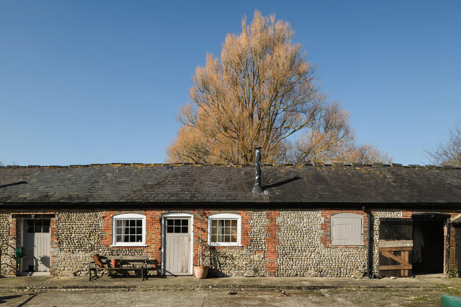 Hunston Manor House: A Renovated 17th-Century Property in West Sussex 31 HunstonManorHouseARenovated17th CenturyPropertyinWestSussex TheNordroom18 Hunston Manor House: A Renovated 17th-Century Property in West Sussex