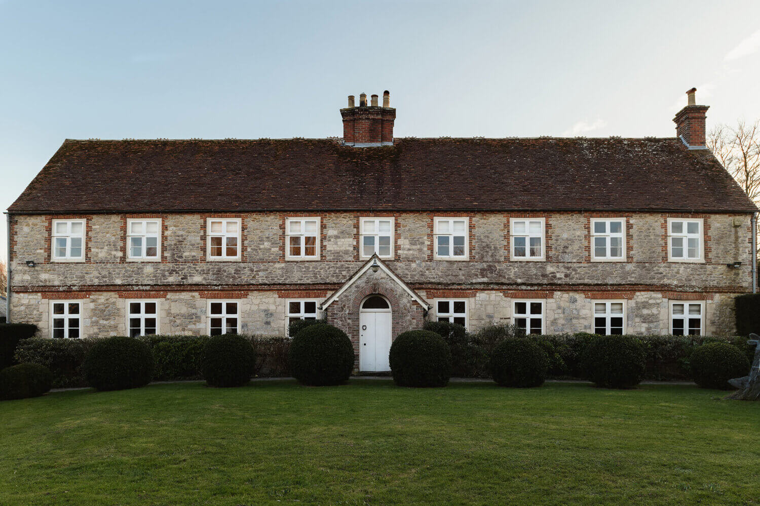Hunston Manor House: A Renovated 17th-Century Property in West Sussex 32 HunstonManorHouseARenovated17th CenturyPropertyinWestSussex TheNordroom19 Hunston Manor House: A Renovated 17th-Century Property in West Sussex