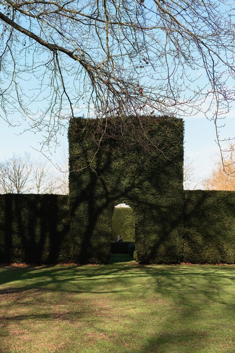 Hunston Manor House: A Renovated 17th-Century Property in West Sussex 26 HunstonManorHouseARenovated17th CenturyPropertyinWestSussex TheNordroom25grid Hunston Manor House: A Renovated 17th-Century Property in West Sussex