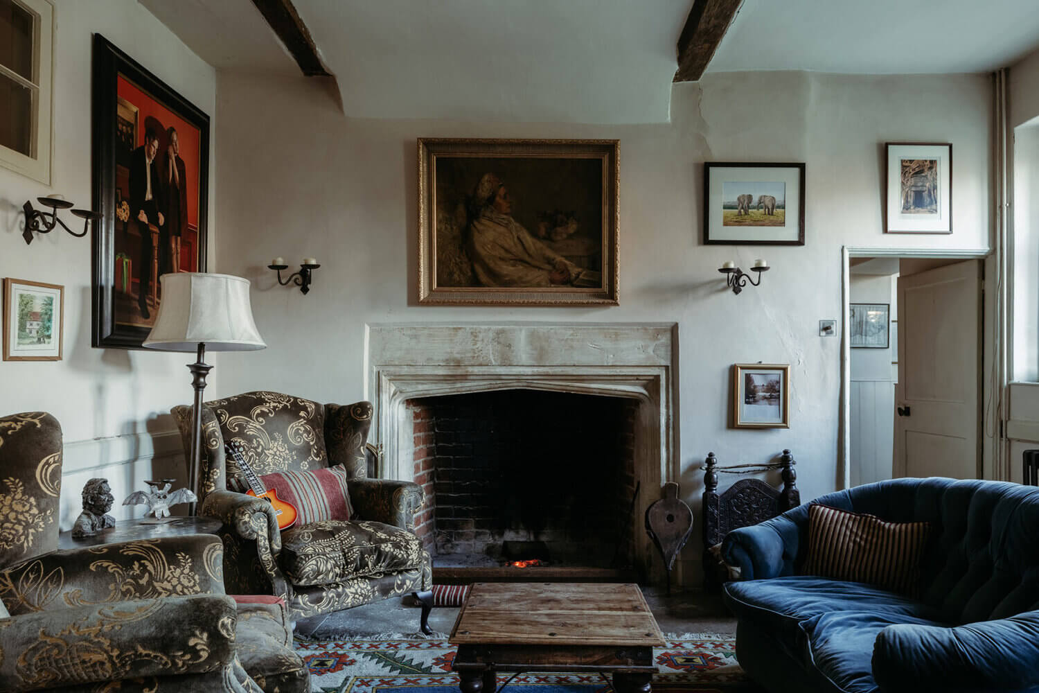 Hunston Manor House: A Renovated 17th-Century Property in West Sussex 2 HunstonManorHouseARenovated17th CenturyPropertyinWestSussex TheNordroom3 Hunston Manor House: A Renovated 17th-Century Property in West Sussex
