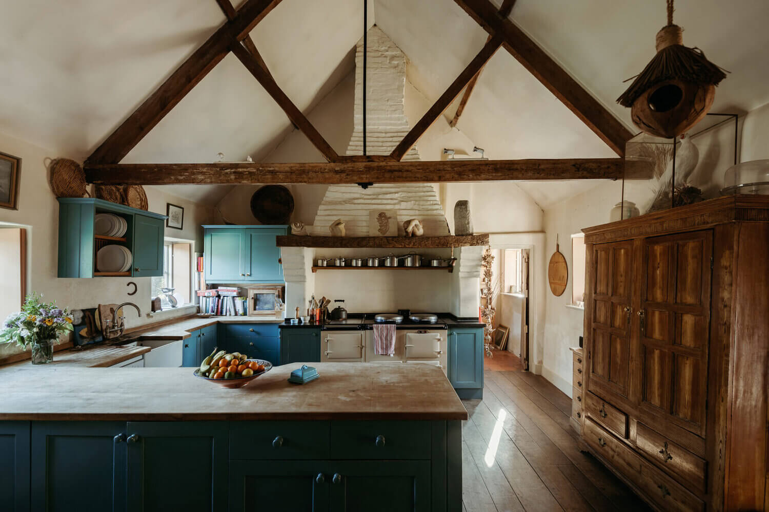 Hunston Manor House: A Renovated 17th-Century Property in West Sussex 7 HunstonManorHouseARenovated17th CenturyPropertyinWestSussex TheNordroom6 1 Hunston Manor House: A Renovated 17th-Century Property in West Sussex