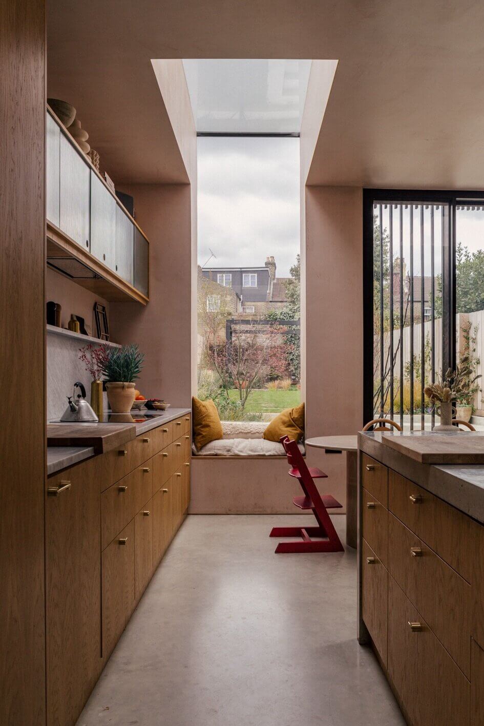 A Victorian Terrace House With Modern Kitchen Extension And Color Touches 19 pink-victorian-terrace-house-modern-extension-nordroom
