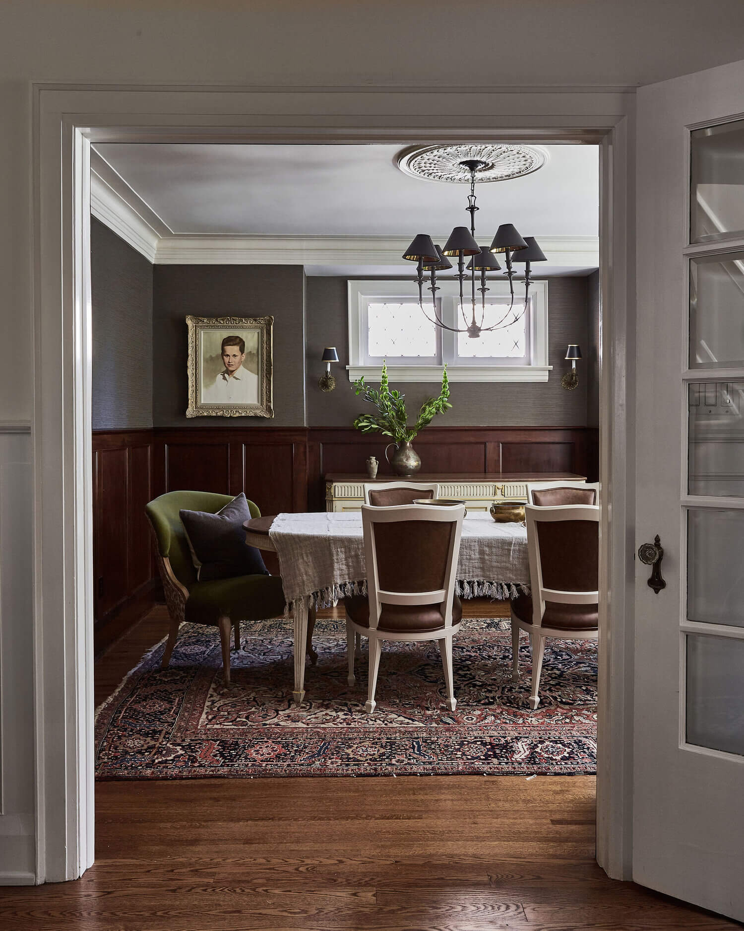 A Moody English-Style Home in Toronto 5 AMoodyEnglish StyleHomeinToronto TheNordroom5 A Moody English-Style Home in Toronto