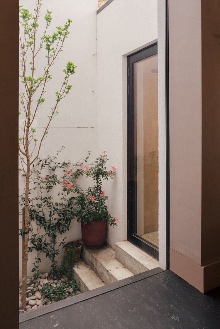 A Victorian Terrace House With Modern Kitchen Extension And Color Touches 22 pink-victorian-terrace-house-modern-extension-nordroom