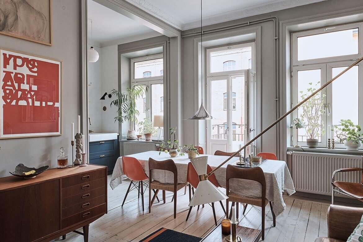 A Vintage Scandinavian Apartment With Dark Blue Bedroom 5 blue-vintage-scandinavian-apartment-nordroom