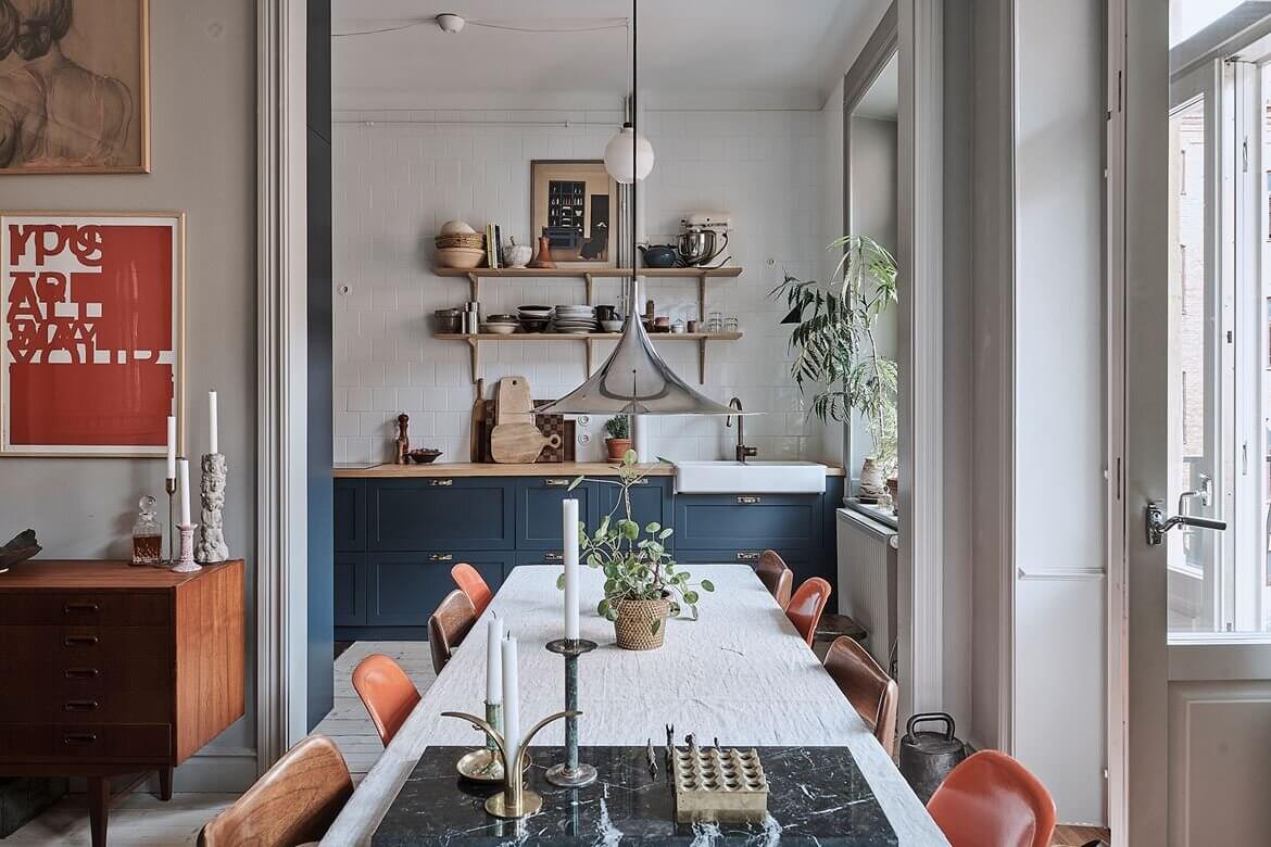 A Vintage Scandinavian Apartment With Dark Blue Bedroom 6 blue-vintage-scandinavian-apartment-nordroom