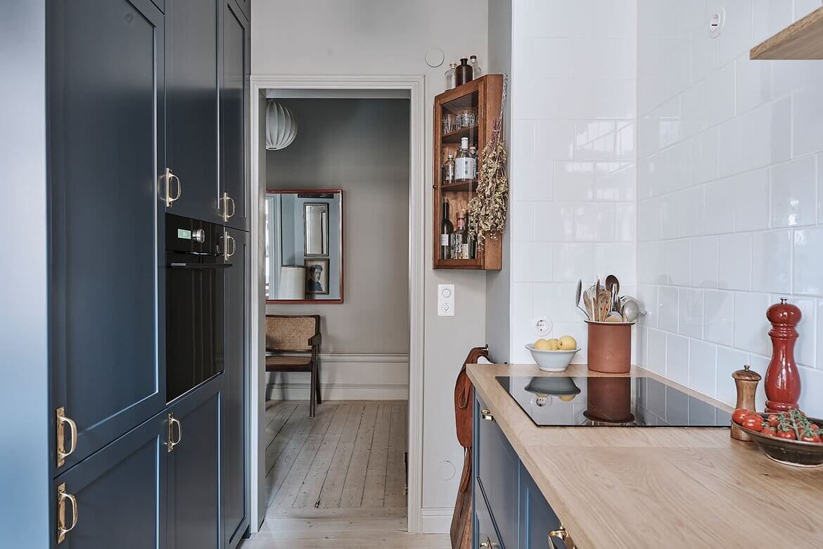 A Vintage Scandinavian Apartment With Dark Blue Bedroom 10 blue-vintage-scandinavian-apartment-nordroom