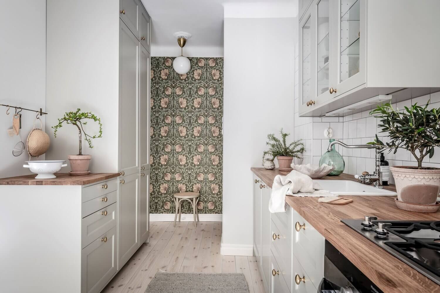 Natural Color Tones in a Charming Scandinavian Apartment 11 scandinavian-home-design-natural-nordroom