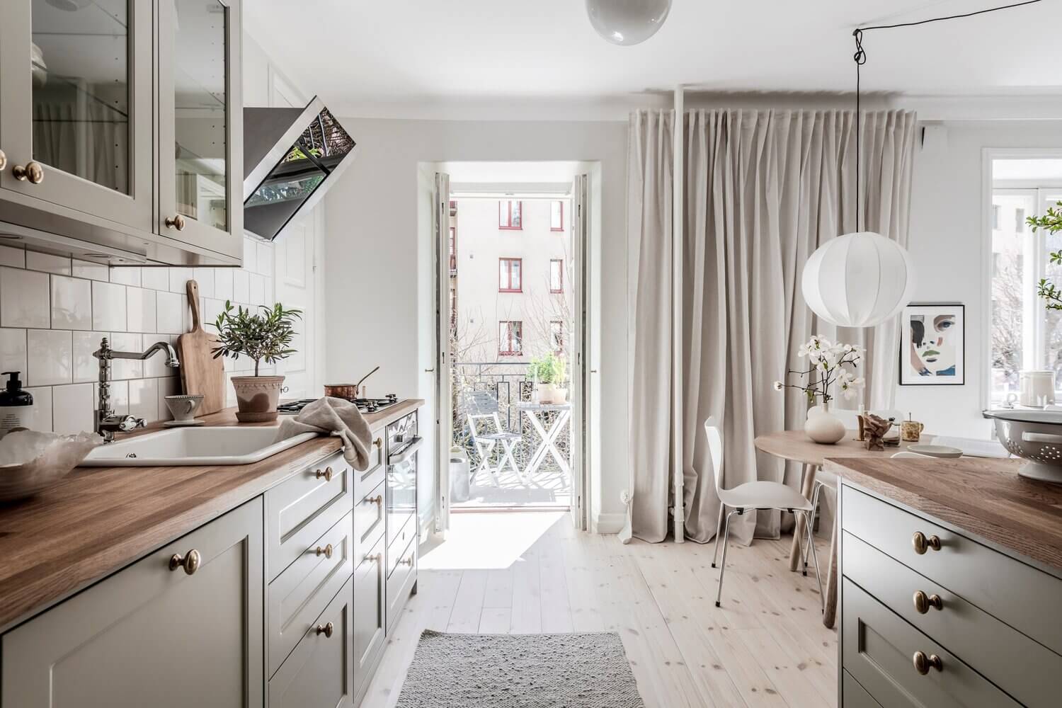 Natural Color Tones in a Charming Scandinavian Apartment 13 scandinavian-home-design-natural-nordroom