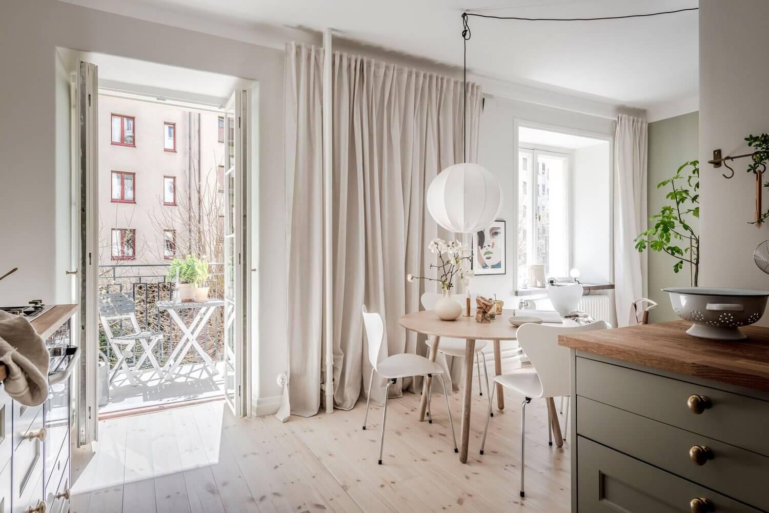 Natural Color Tones in a Charming Scandinavian Apartment 14 scandinavian-home-design-natural-nordroom