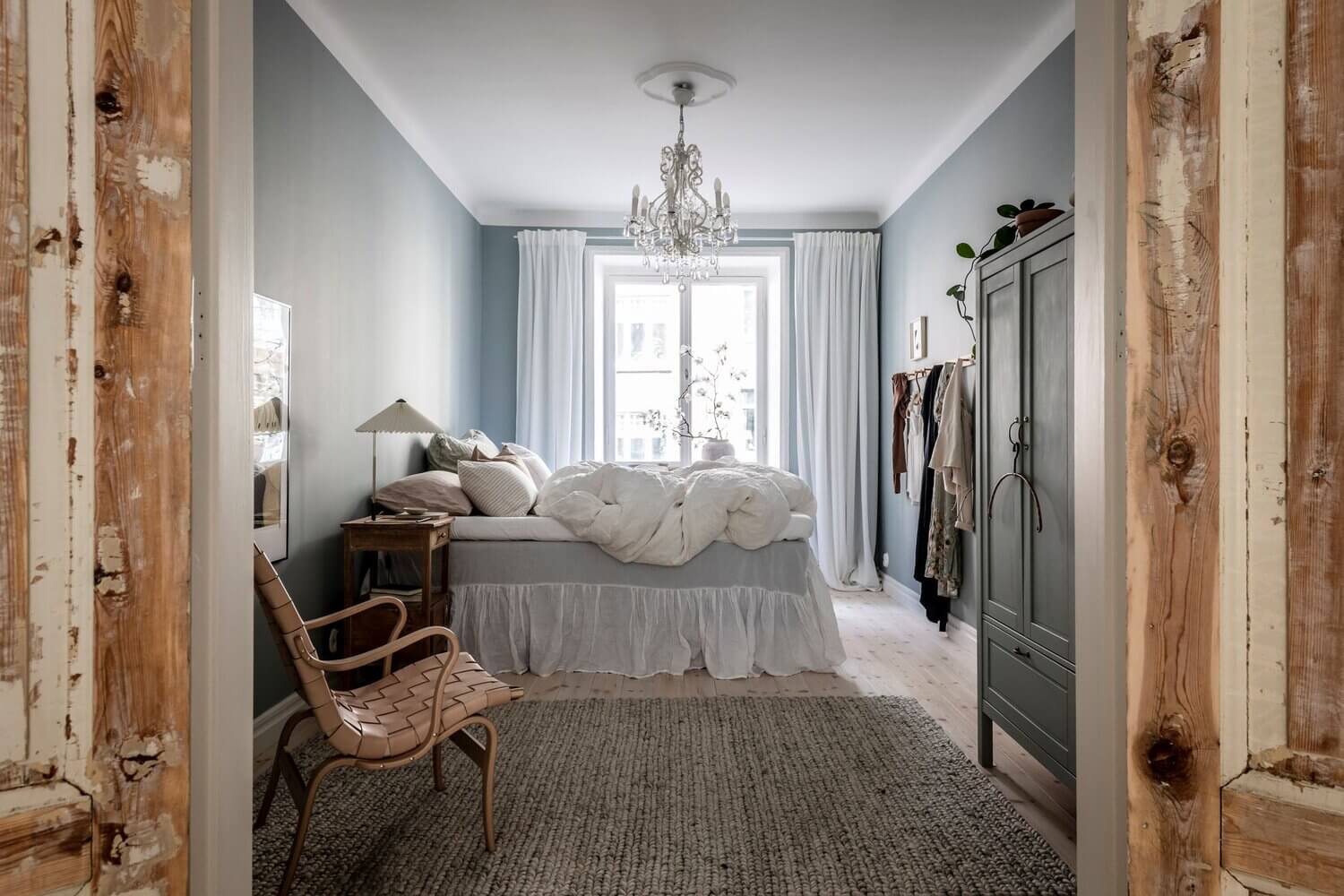 Natural Color Tones in a Charming Scandinavian Apartment 17 scandinavian-home-design-natural-nordroom