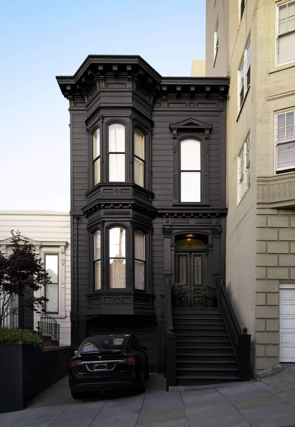 Paint it Black: Black Interior and Exterior Design Ideas 42 PaintitBlack DarkInteriorandExteriorDesignIdeas BlackExterior TheNordroom Paint it Black: Black Interior and Exterior Design Ideas