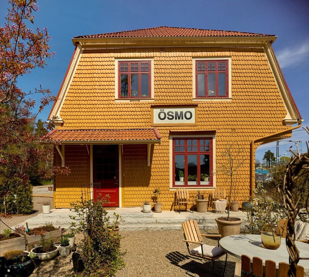 A Colorful Family Home in an Old Swedish Station Building 2 colorful-family-home-old-swedish-station-nordroom