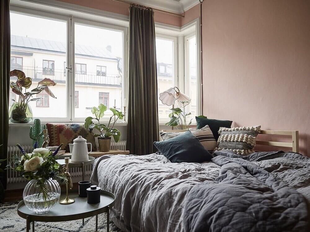 A Pink Studio Apartment Styled Two Ways 9 A+Pink+Studio+Apartment+With+Grey+Kitchen+-+The+Nordroom