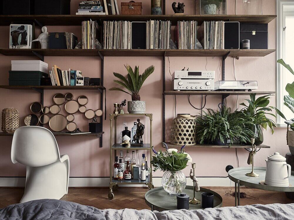 A Pink Studio Apartment Styled Two Ways 5 A+Pink+Studio+Apartment+With+Grey+Kitchen+-+The+Nordroom