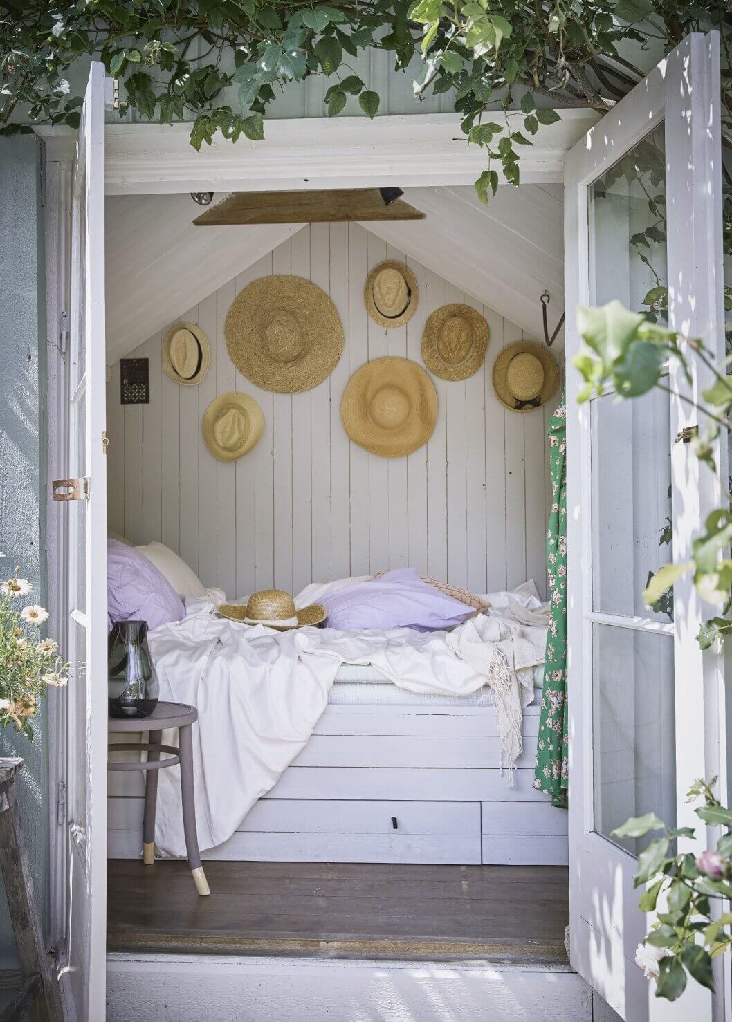 A Small Farmhouse-Style Cottage on a Swedish Allotment 8 bedroom-cottage-farmhouse-sotrage-bed-hats-vintage-sweden-nordroom