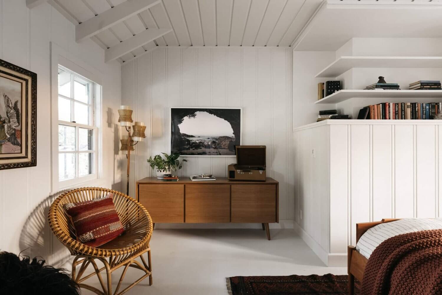 A Pink Living Room in a Mid-Century Home in Los Angeles 19 bedroom-mid-century-home-los-angeles-nordroom (2)