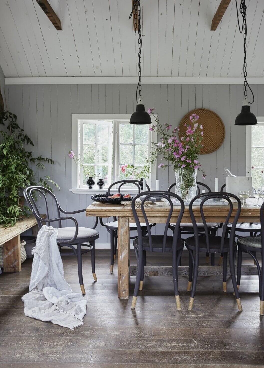 A Small Farmhouse-Style Cottage on a Swedish Allotment 4 farmhouse-table-vintage-recycled-wood-salvaged-sweden-cottage-nordroom