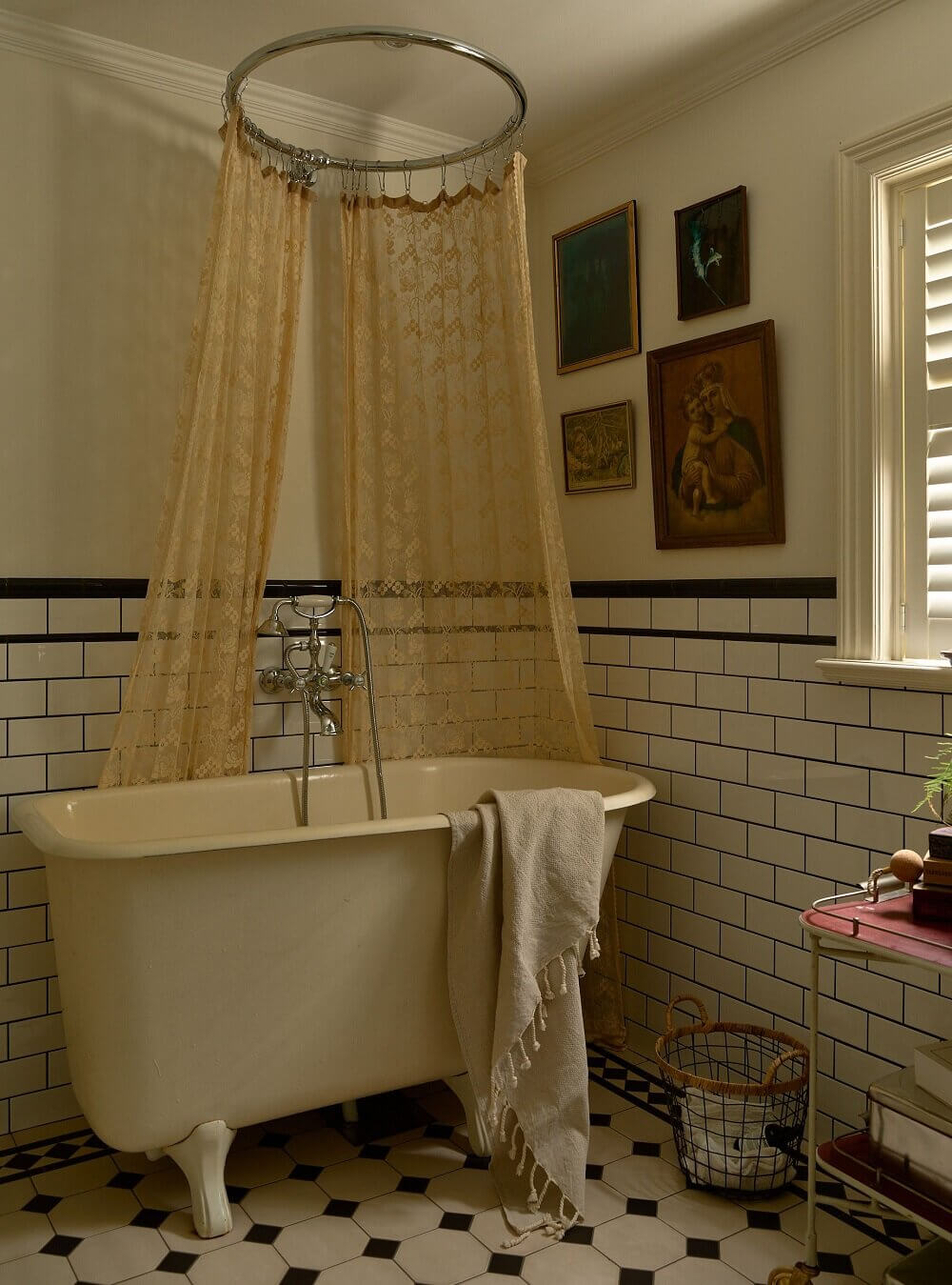 An Idyllic Swedish House With Tower Room 22 vintage-bathroom-idyllic-swedish-house-tower-room-nordroom