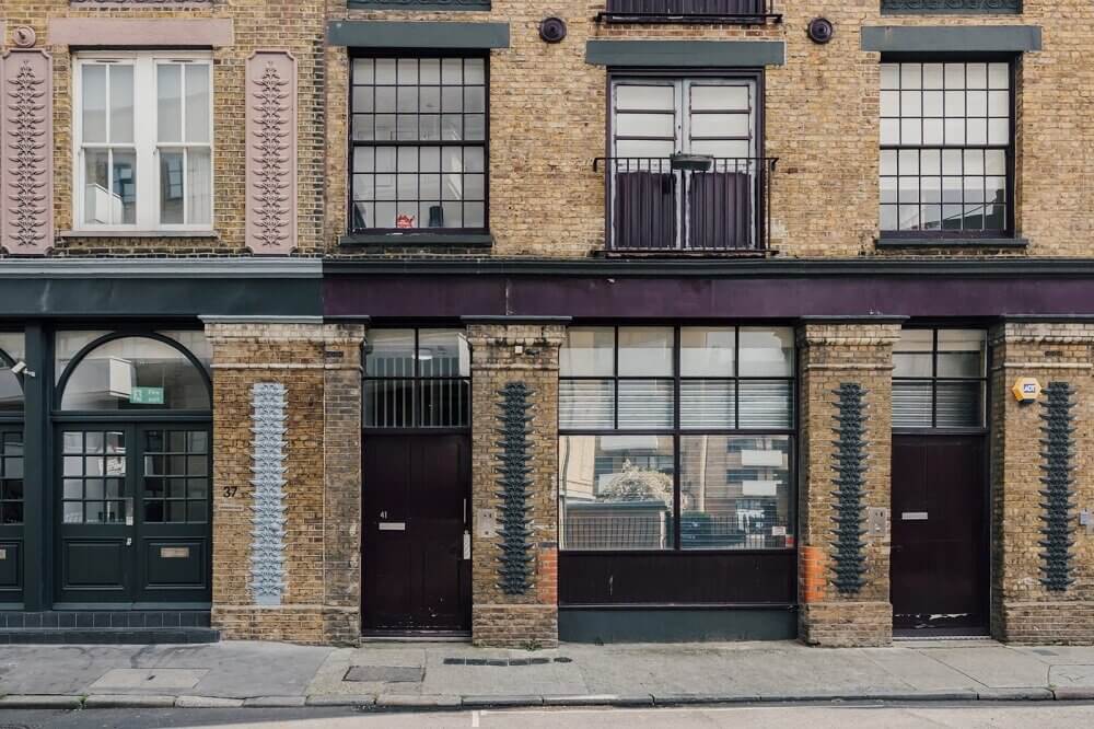 A London Loft Designed By Ilse Crawford And Vincent van Duysen 19 london-loft-ilse-crawford-vincent-van-duysen-grey-bookshelves-kitchen-island--zellige-tiles-brick-wall-victorian-warehouse-conversion-nordroom