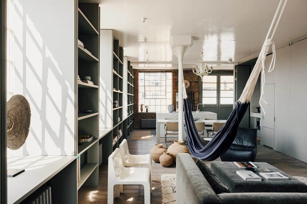 A London Loft Designed By Ilse Crawford And Vincent van Duysen 4 london-loft-ilse-crawford-vincent-van-duysen-grey-bookshelves-hammock-nordroom