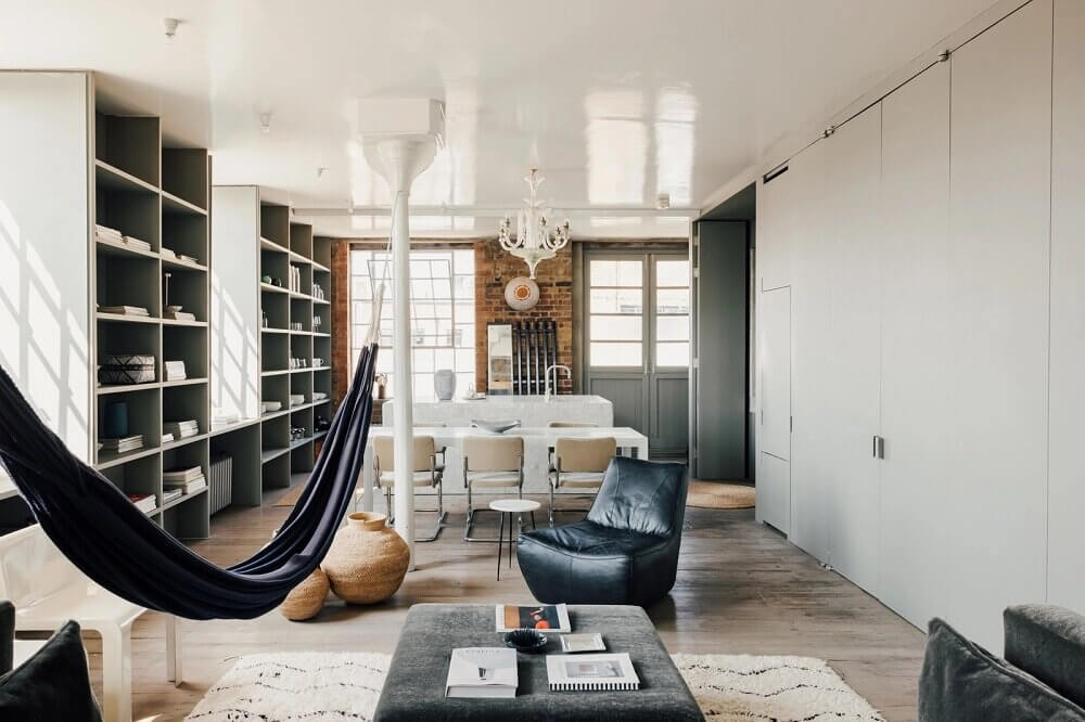 A London Loft Designed By Ilse Crawford And Vincent van Duysen 5 london-loft-ilse-crawford-vincent-van-duysen-grey-bookshelves-hammock-nordroom