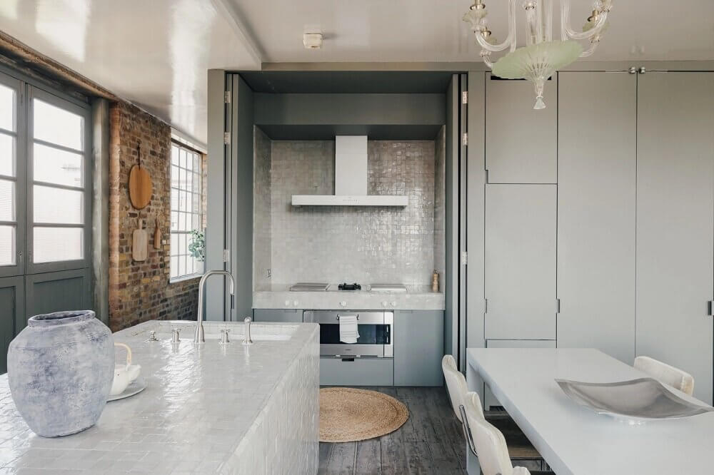 A London Loft Designed By Ilse Crawford And Vincent van Duysen 7 london-loft-ilse-crawford-vincent-van-duysen-grey-bookshelves-hammock-nordroom