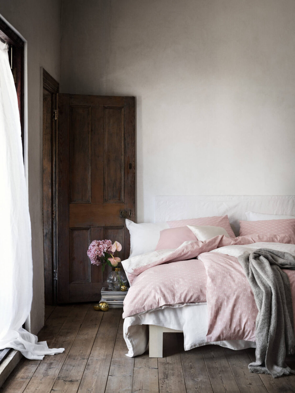 How To Style A Pink Bedroom (For Adults) 42 rustic-bedroom-pink-bedding