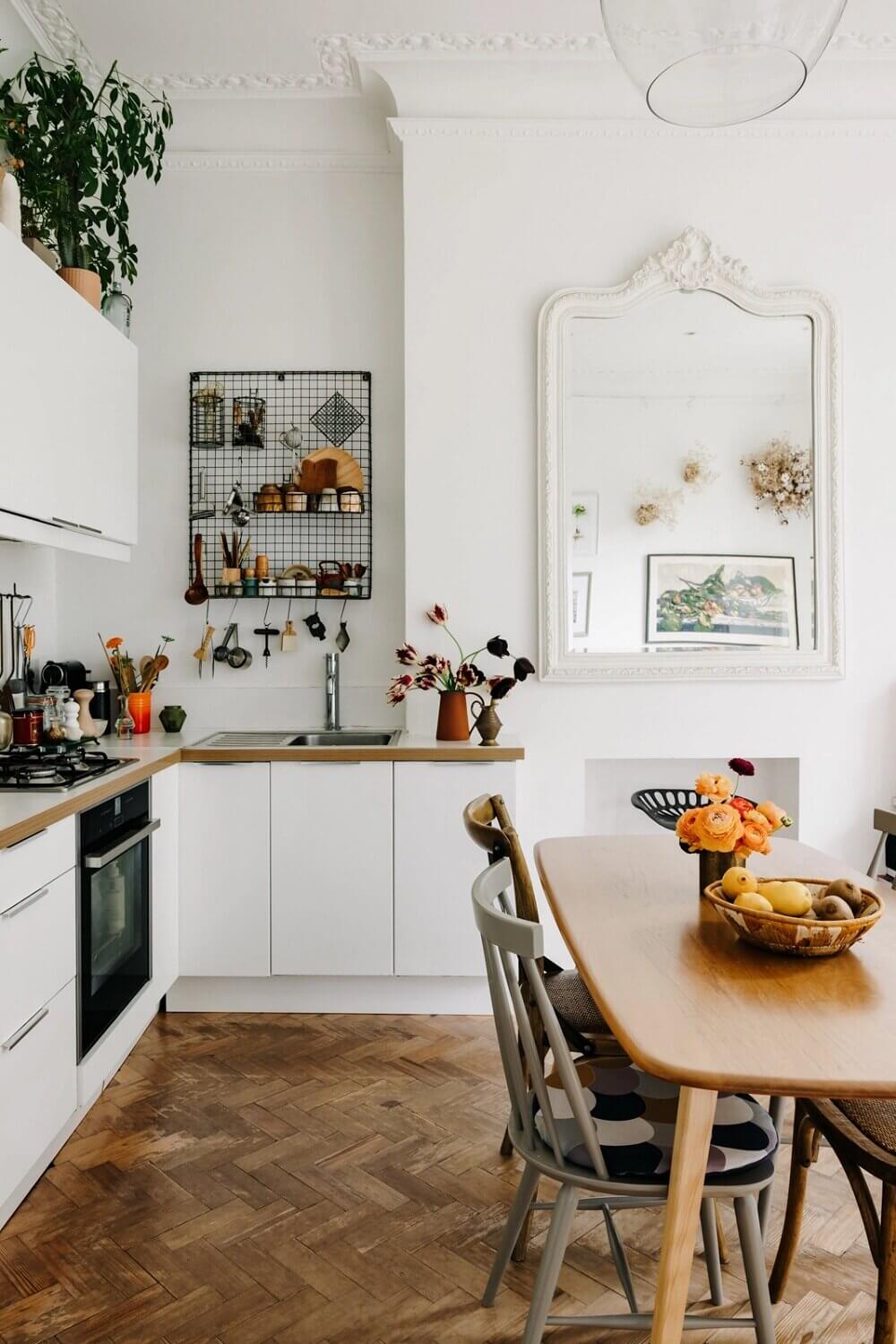 A Light-Filled London Apartment 7 white-kitchen-light-filled-london-apartment-nordroom (1)