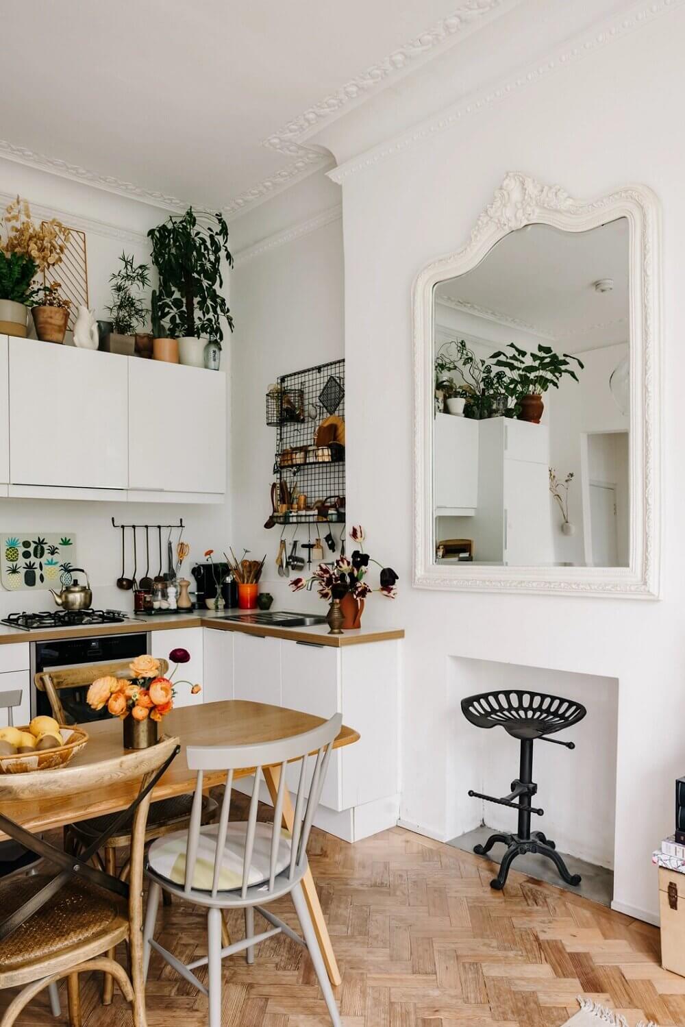 A Light-Filled London Apartment 8 white-kitchen-light-filled-london-apartment-nordroom (1)
