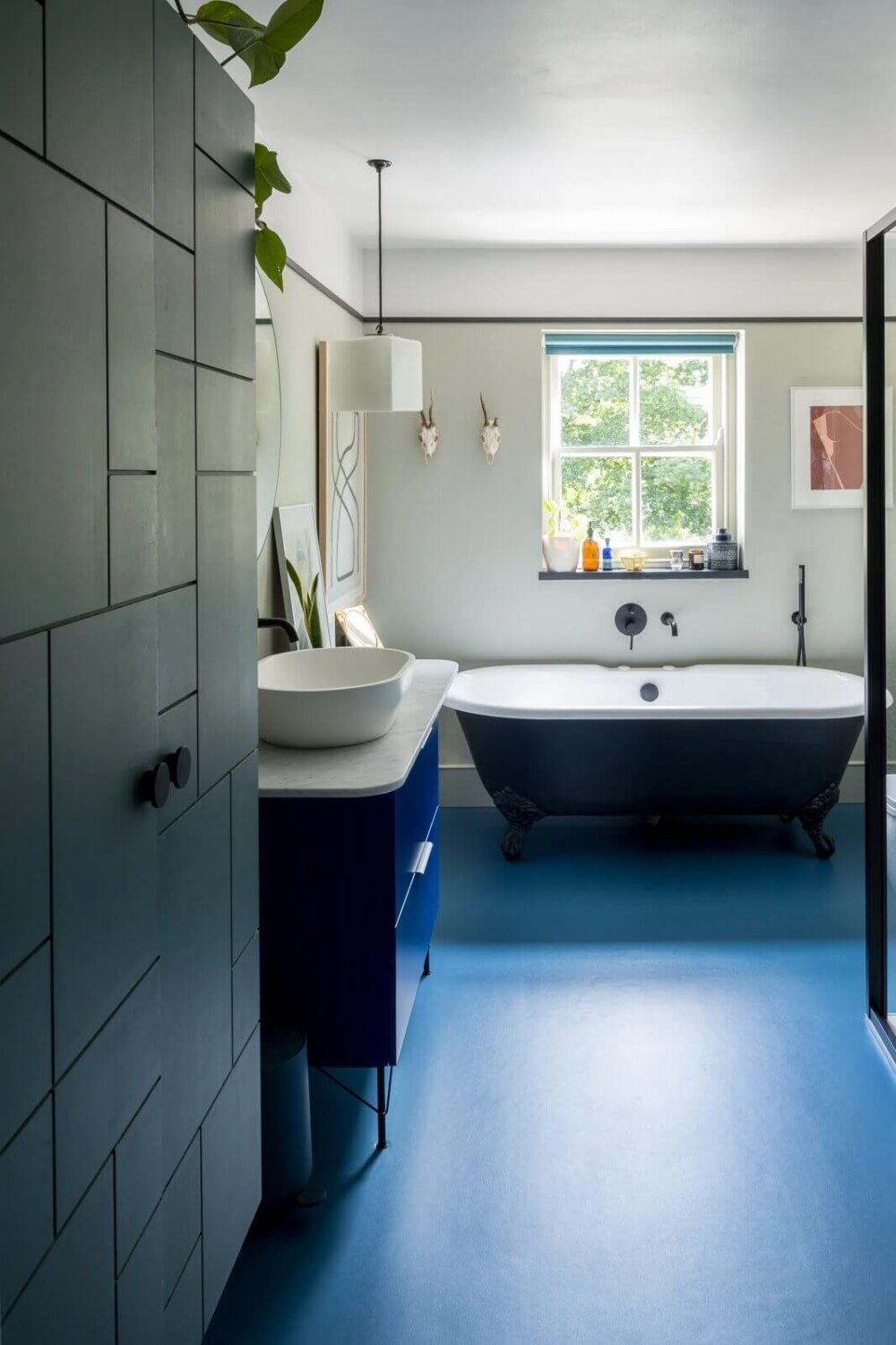 Valspar Color of the Year 2025: Encore 20 london-townhouse-vibrant-color-touches-nordroom