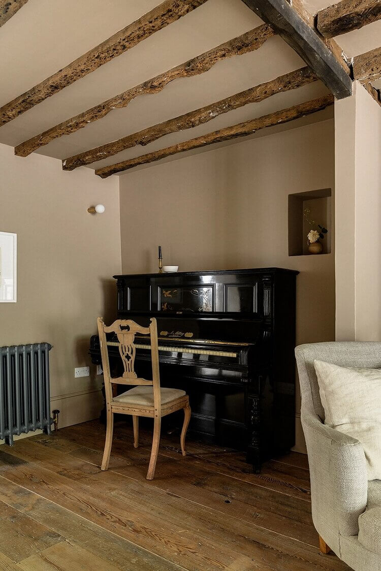 A Carefully Restored 17th Century English Cottage 7 carefully-restored-17th-century-english-cottage-nordroom