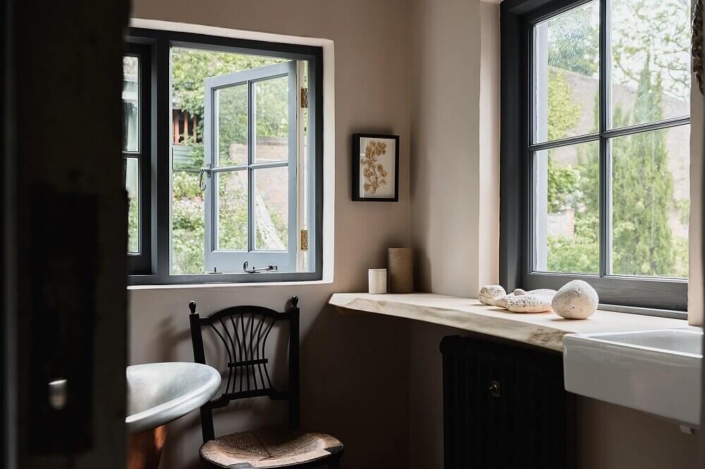 A Carefully Restored 17th Century English Cottage 21 carefully-restored-17th-century-english-cottage-nordroom