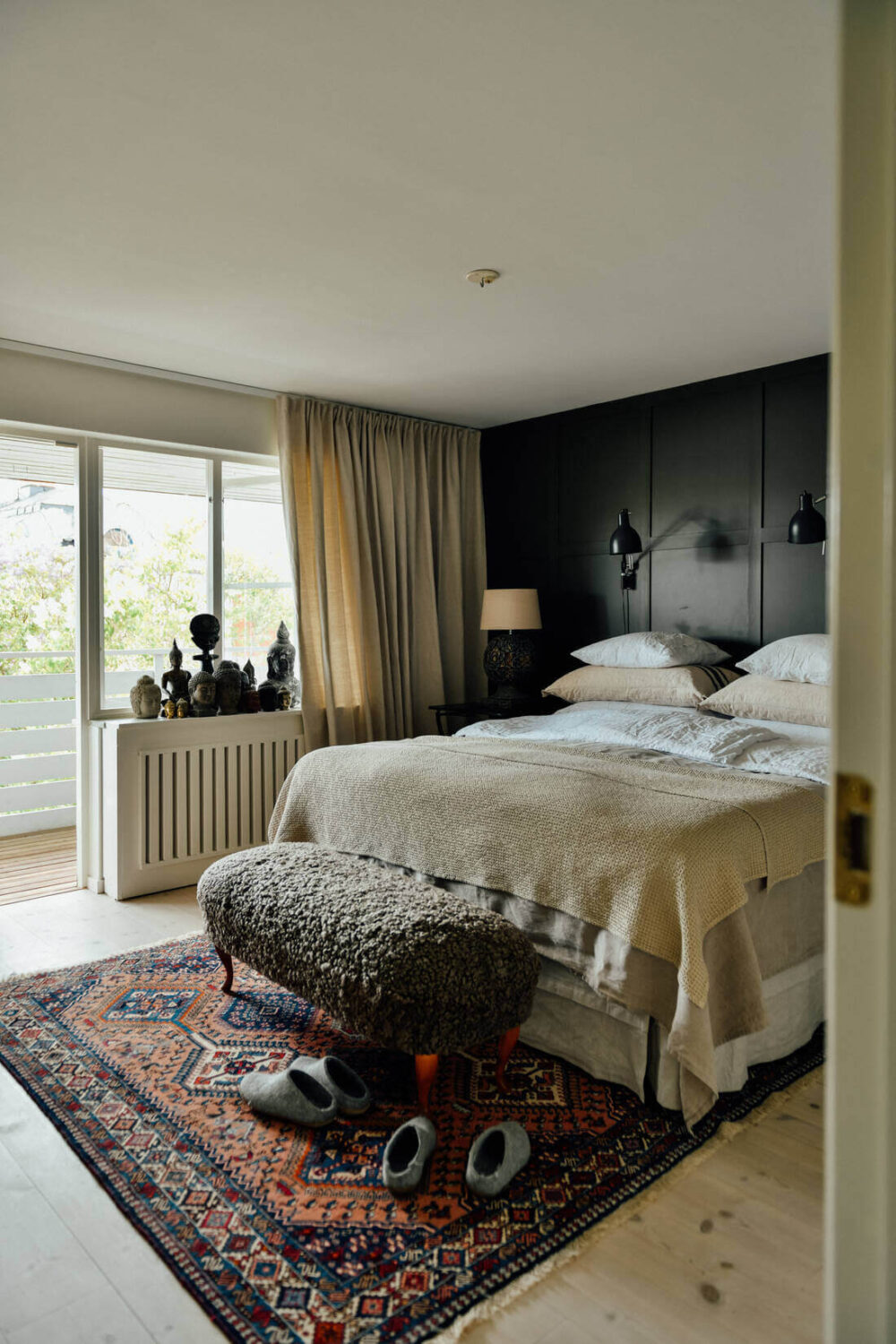A Cozy Black and White Home in Sweden 10 cozy-black-white-home-sweden-nordroom