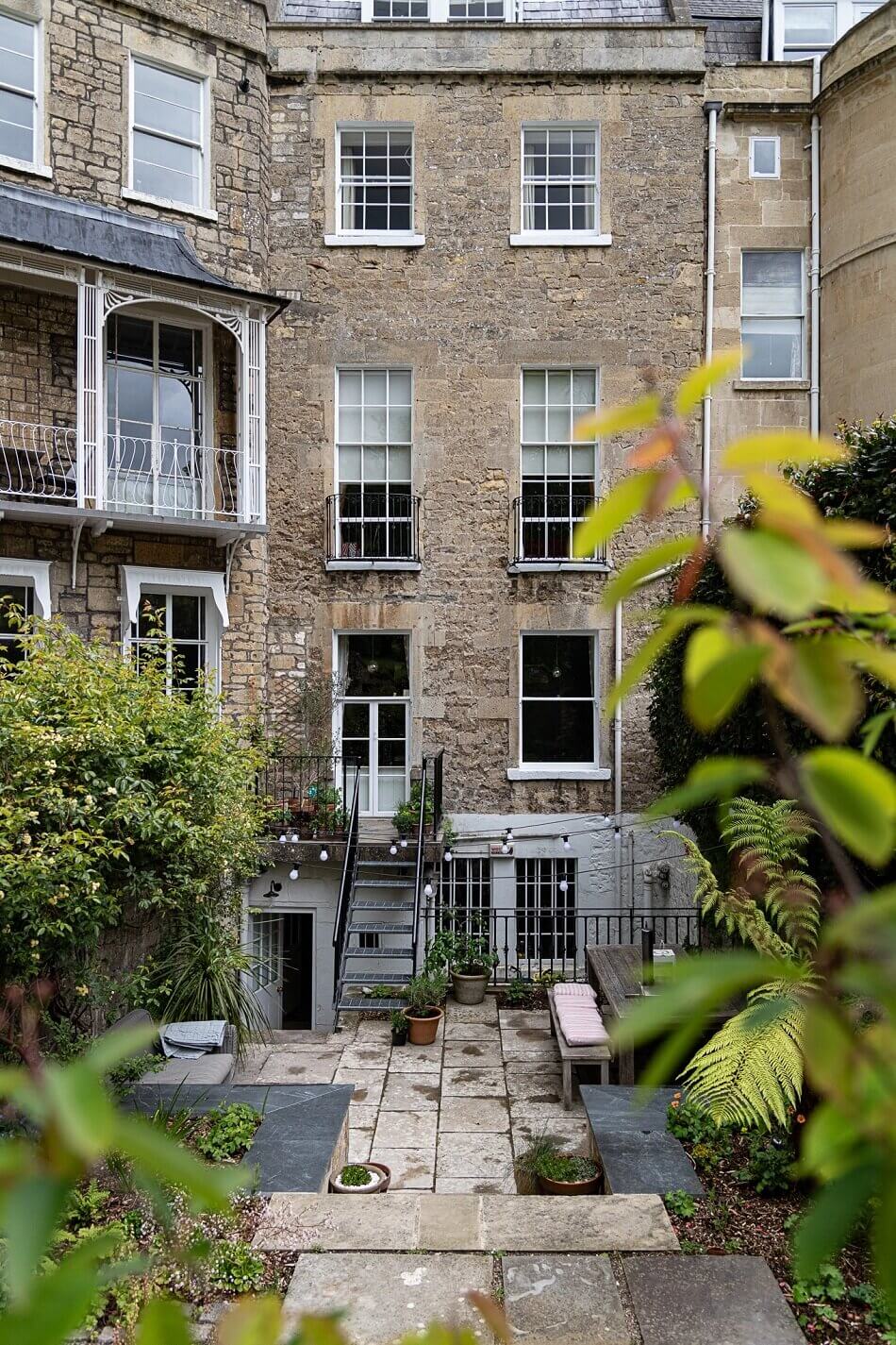 A Vibrant Colorful Townhouse in Bath 25 vibrant-colorful-townhouse-bath-nordroom