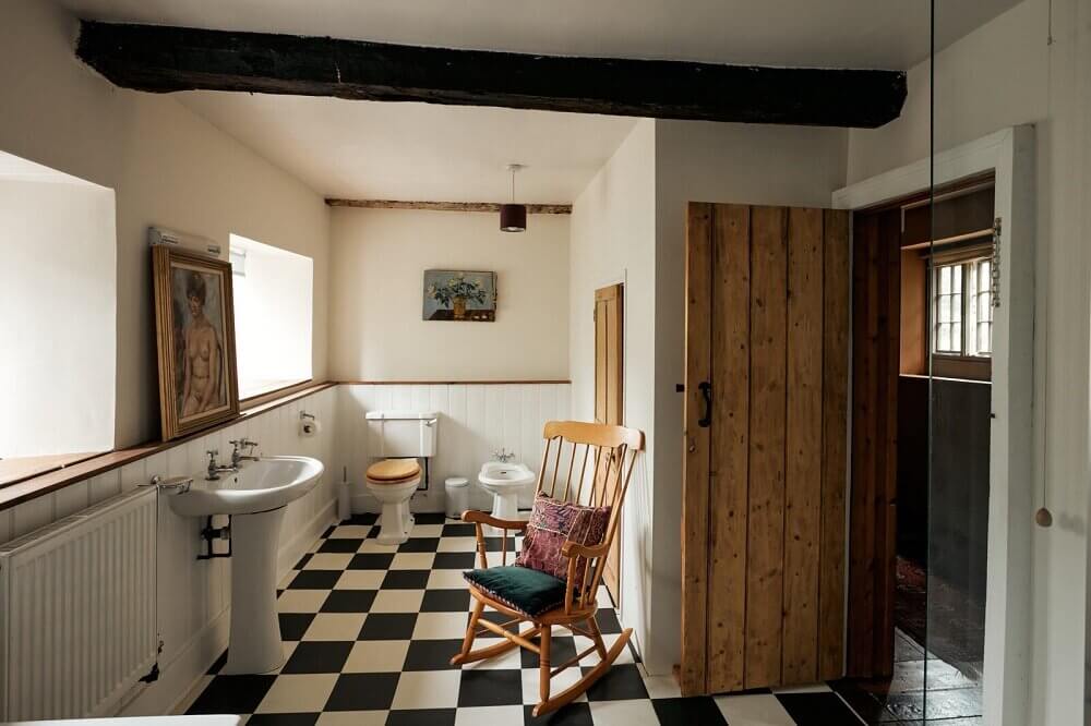 An English Country House with Historic Features 18 english-country-house-historic-features-nordroom