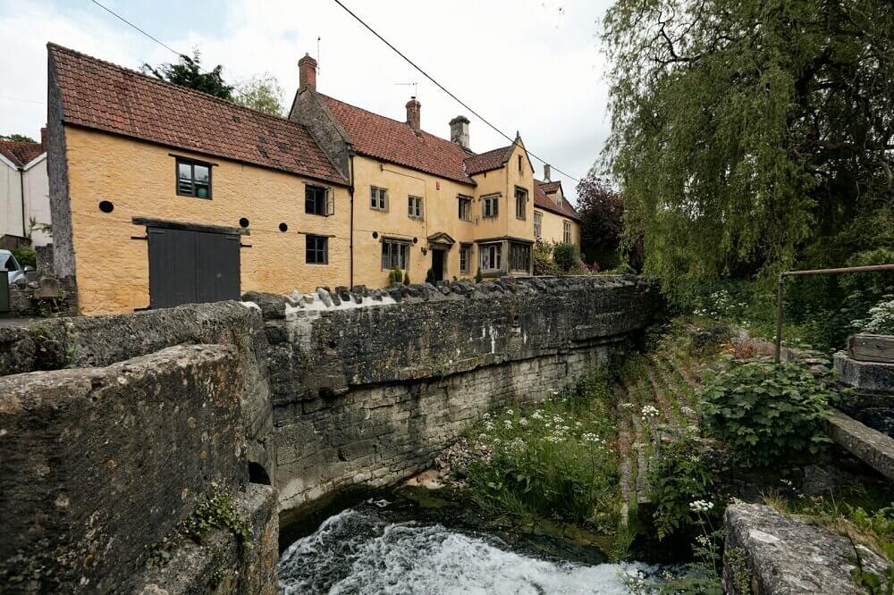 An English Country House with Historic Features 27 english-country-house-historic-features-nordroom