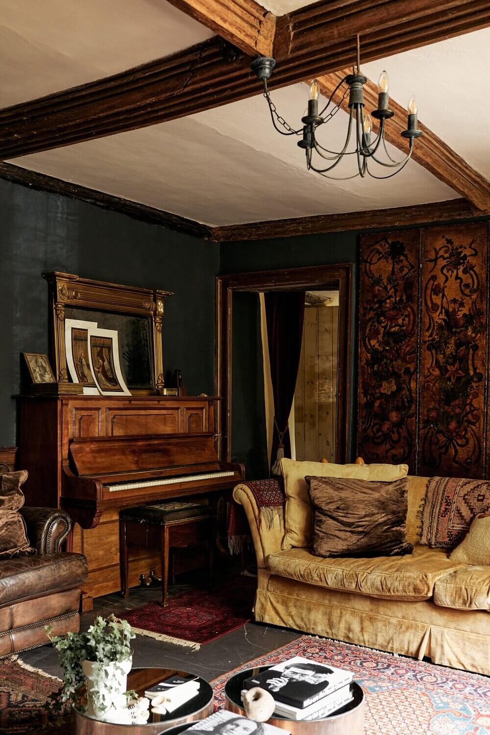 An English Country House with Historic Features 3 english-country-house-historic-features-nordrom