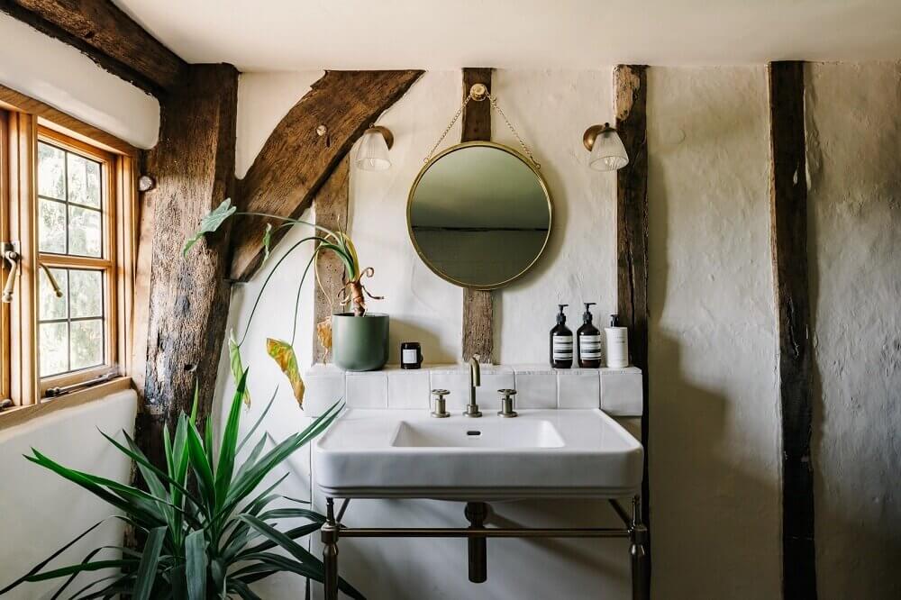 An English Farmhouse Brimming With History 19 english-farmhouse-brimming-with-history-nordroom