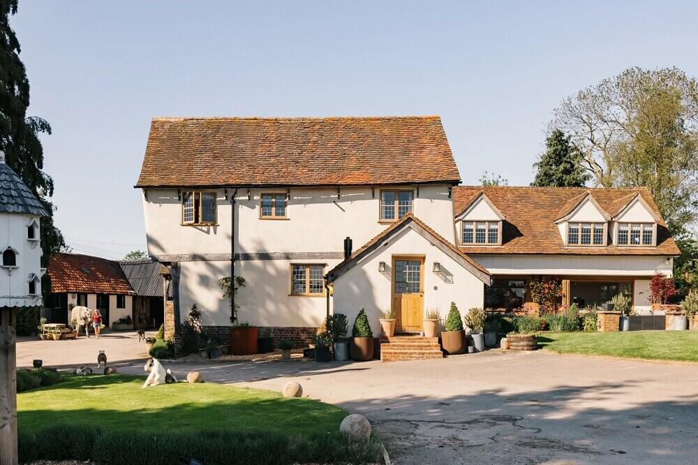 An English Farmhouse Brimming With History 28 english-farmhouse-brimming-with-history-nordroom