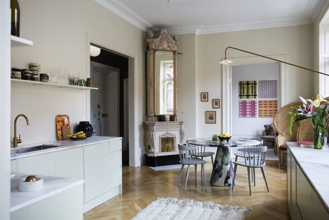 The Eclectic Apartment of a Swedish Bag Designer 4 light-kitchen-round-dining-table-nordroom