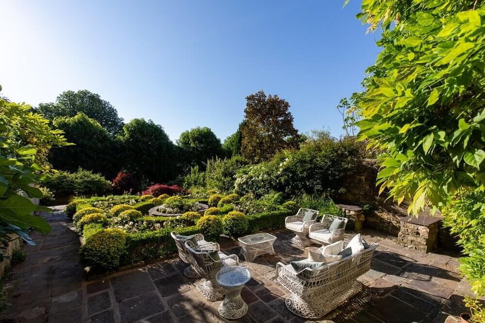 A Peaceful Townhouse in Bath With A Pink Surprise 20 serene-townhouse-bath-garden-gainsborough-nordroom
