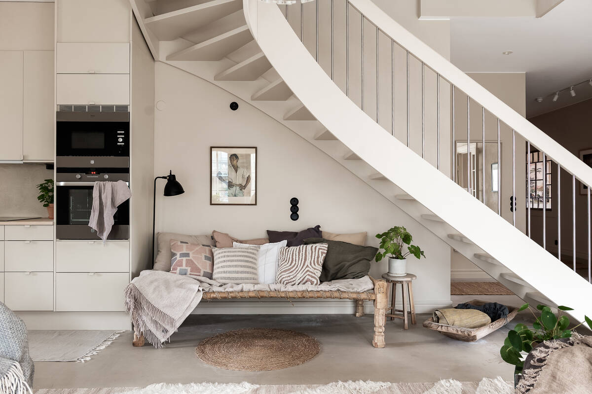 A Stockholm Maisonette Decorated in Warm Neutrals 8 stockholm-apartment-warm-neutral-color-palette-nordroom