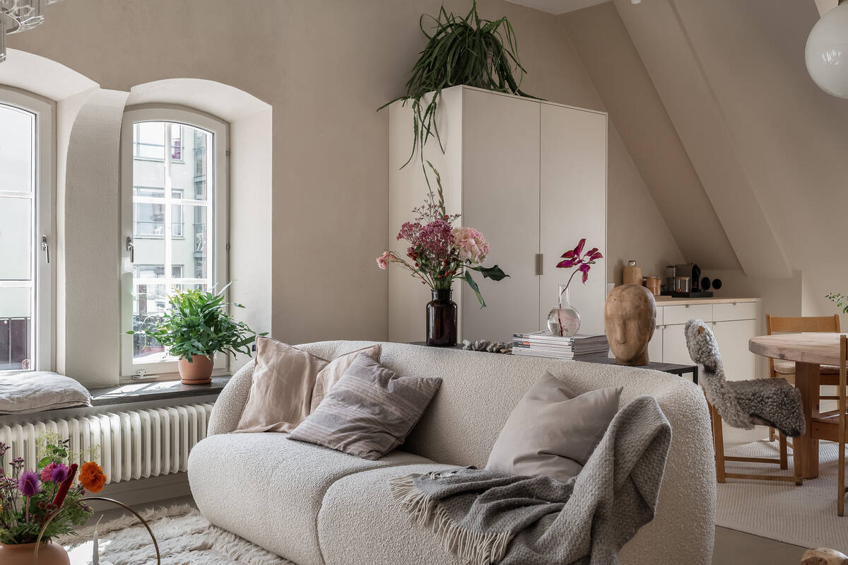 A Stockholm Maisonette Decorated in Warm Neutrals 4 stockholm-apartment-warm-neutral-color-palette-nordroom
