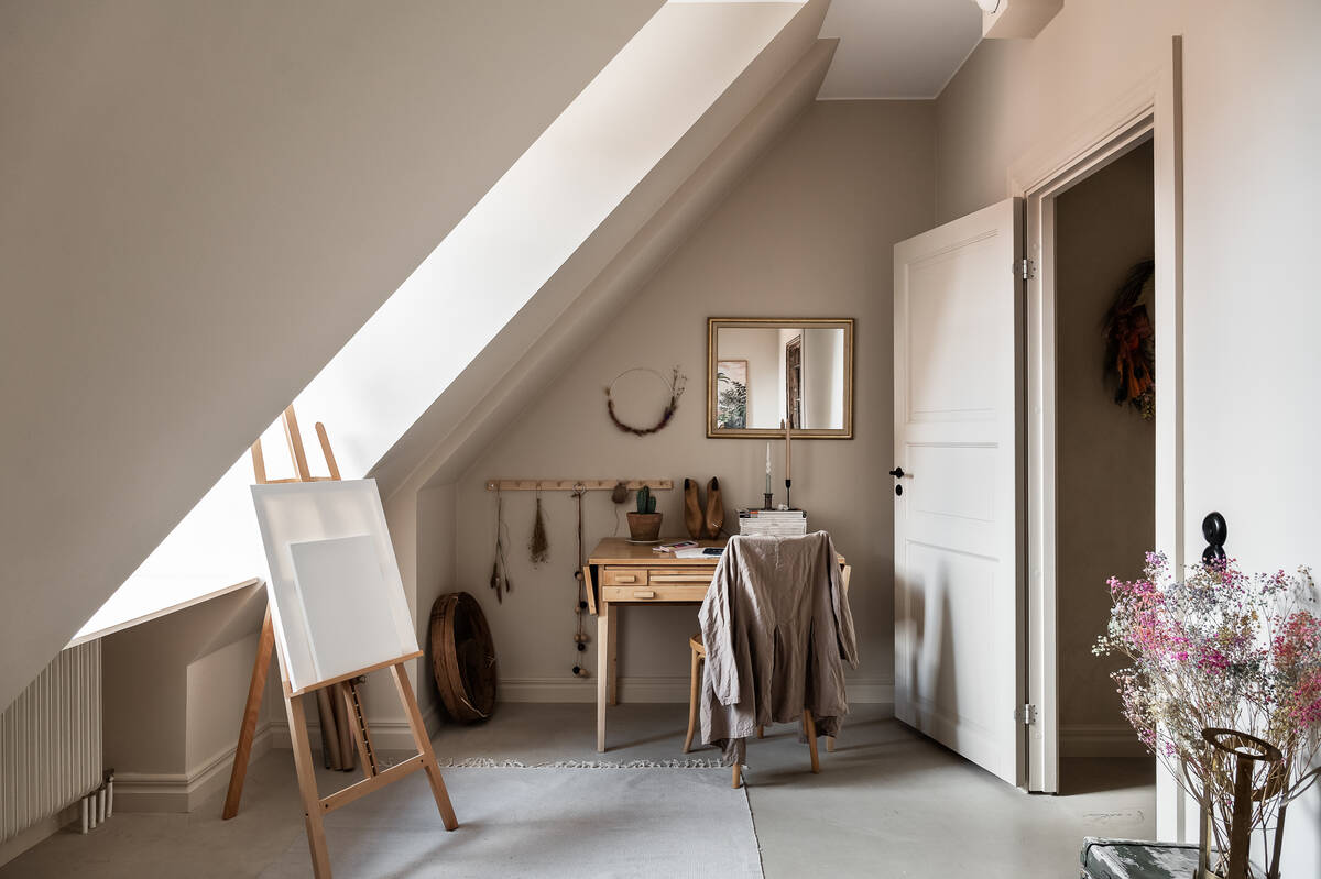 A Stockholm Maisonette Decorated in Warm Neutrals 11 stockholm-apartment-warm-neutral-color-palette-nordroom