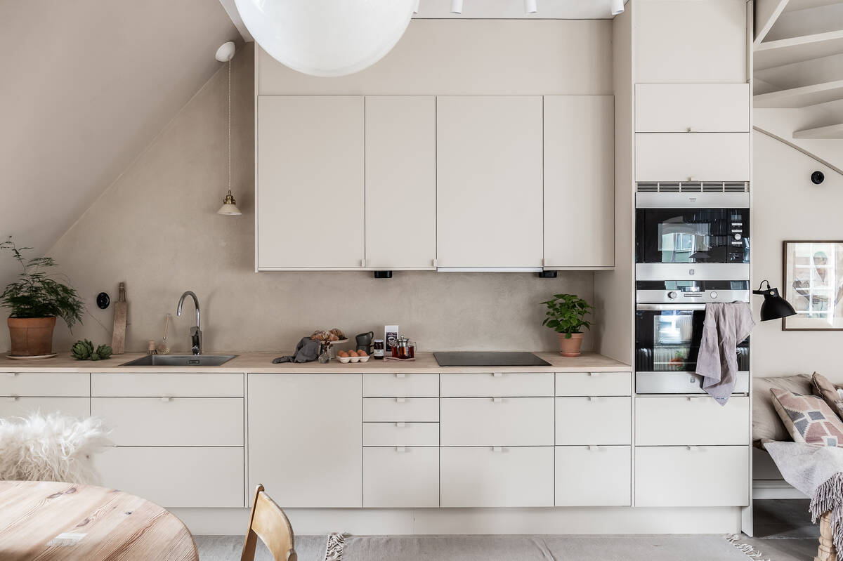 A Stockholm Maisonette Decorated in Warm Neutrals 6 stockholm-apartment-warm-neutral-color-palette-nordroom